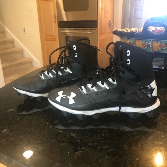 Under Armour Cleats - Picture 1 of 3